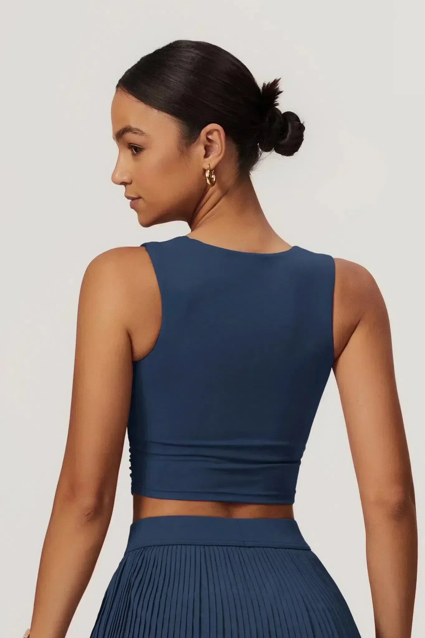 Abriana – Kwadratowy dekolt – Dopasowany top