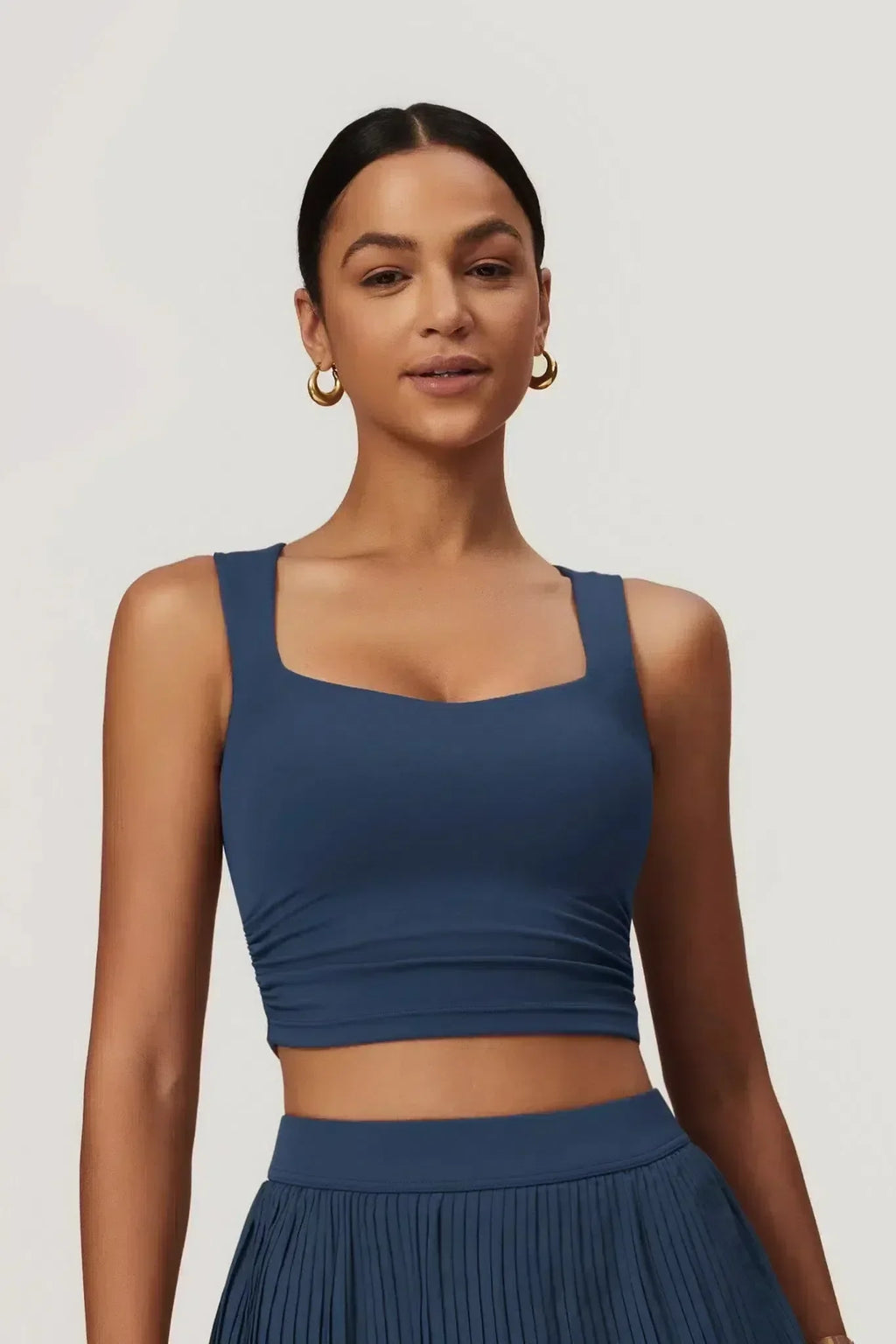 Abriana – Kwadratowy dekolt – Dopasowany top