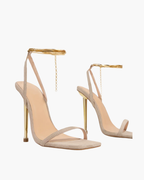 Adrienne – Złote detale – Szpilki z łańcuszkiem na kostce