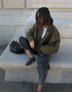 Alanna – Krótka kurtka z zamszowym efektem – Duże guziki