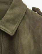 Alanna – Krótka kurtka z zamszowym efektem – Duże guziki