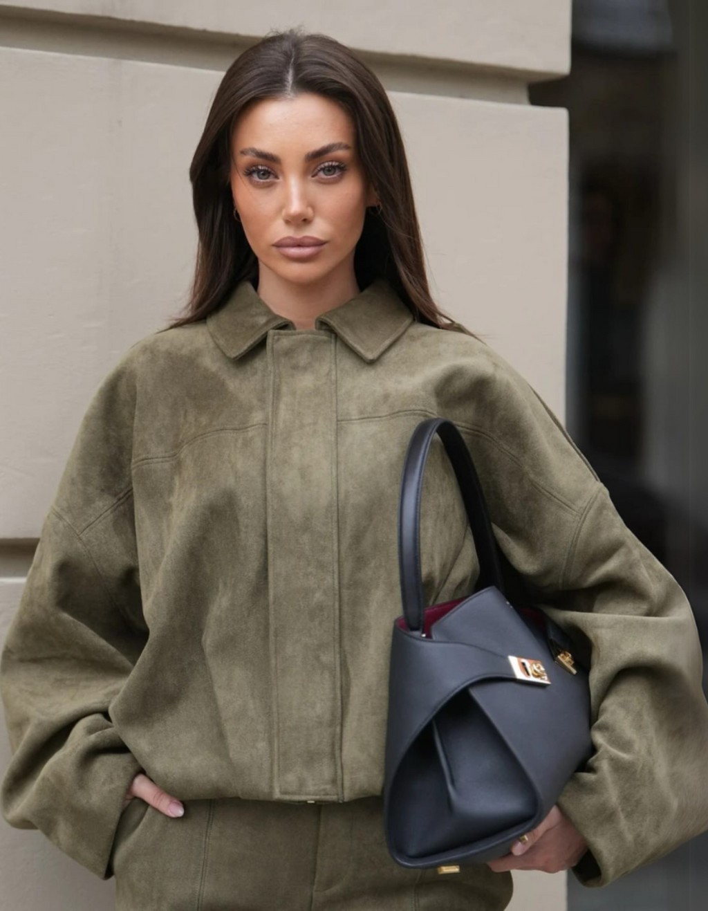 Alanna – Krótka kurtka z zamszowym efektem – Duże guziki