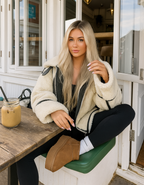 Alvarine – Kontrastowe wykończenia – Kurtka ze sztucznym futrem