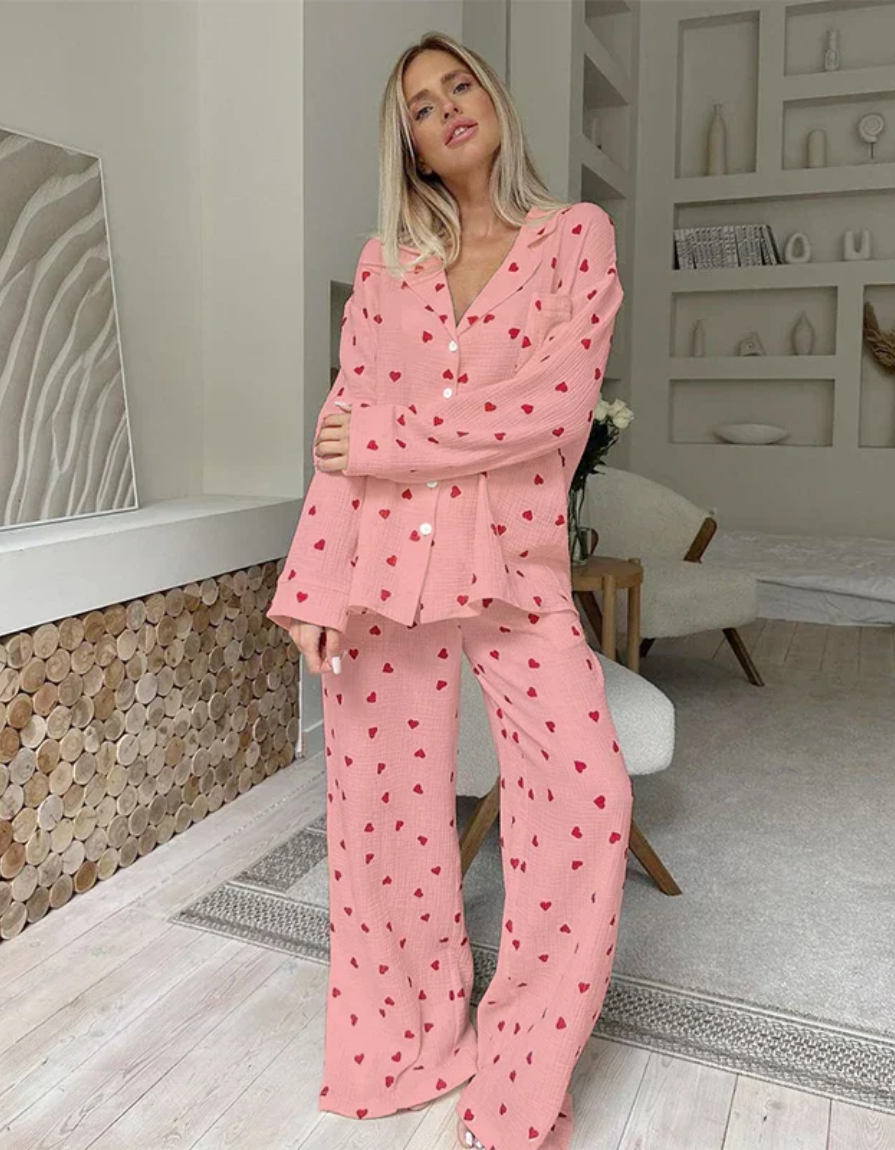 Amarie – Nadruk w serduszka – Zestaw piżamowy