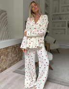 Amarie – Nadruk w serduszka – Zestaw piżamowy