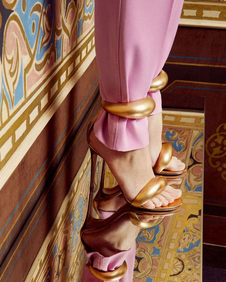 Clemence – Projekt szpilki – Obcasy z puszystym paskiem na kostce