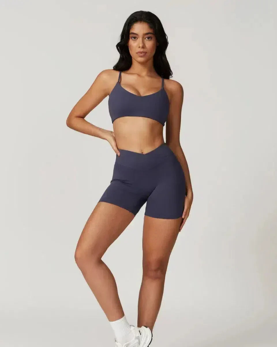 Idalia – Wysoki stan V – Zestaw sportowy top + szorty