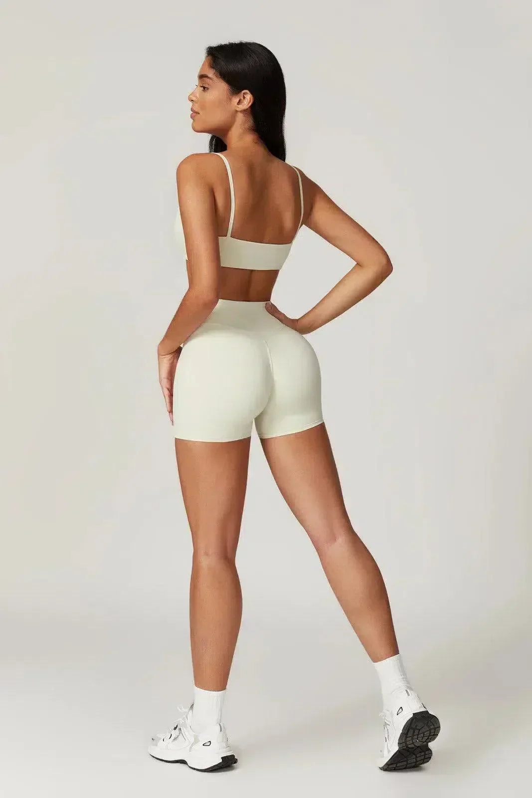 Idalia – Wysoki stan V – Zestaw sportowy top + szorty