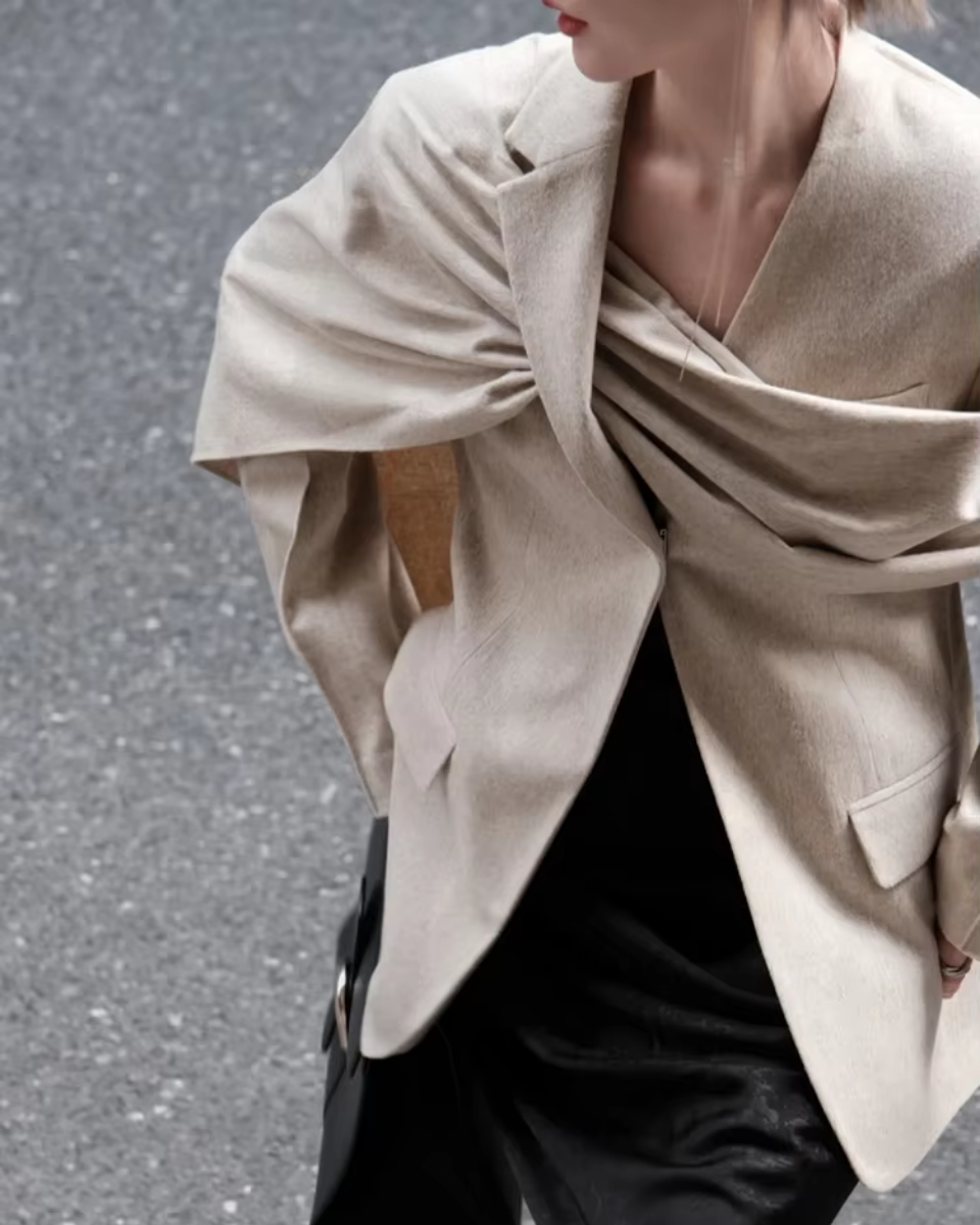 Iside – Asymetryczny kołnierz – Marynarka