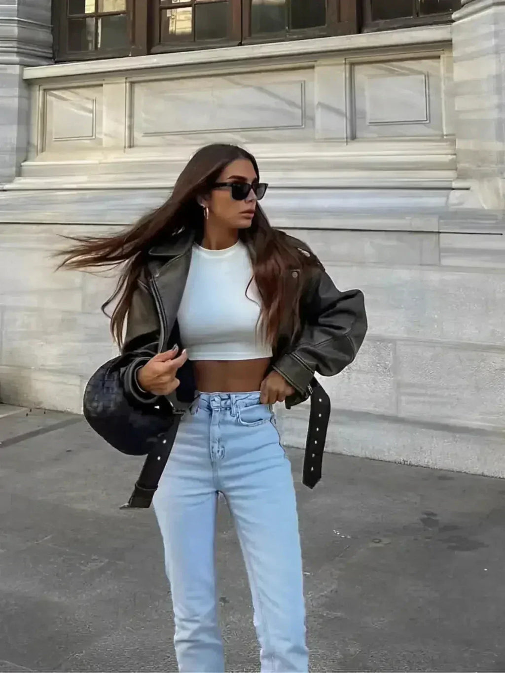 Isla – Krótki dopasowany krój – Kurtka biker z paskiem