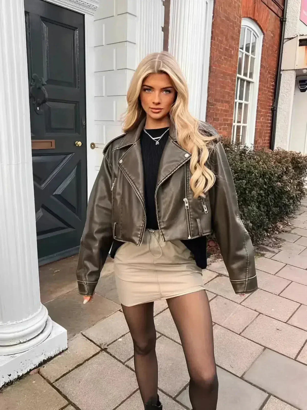 Isla – Krótki dopasowany krój – Kurtka biker z paskiem