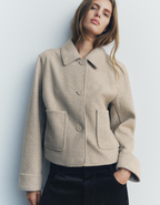 Lorivane – Minimalistyczny design – Krótka kurtka płaszczowa