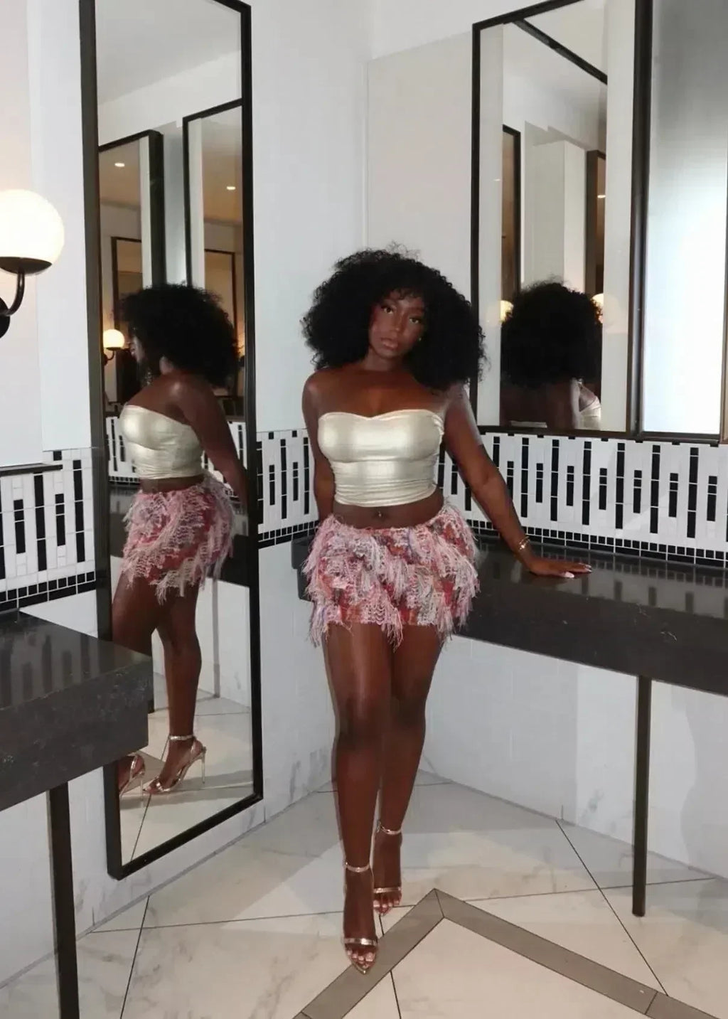 Luciana – Teksturowane frędzle – Spódnica z falbanami