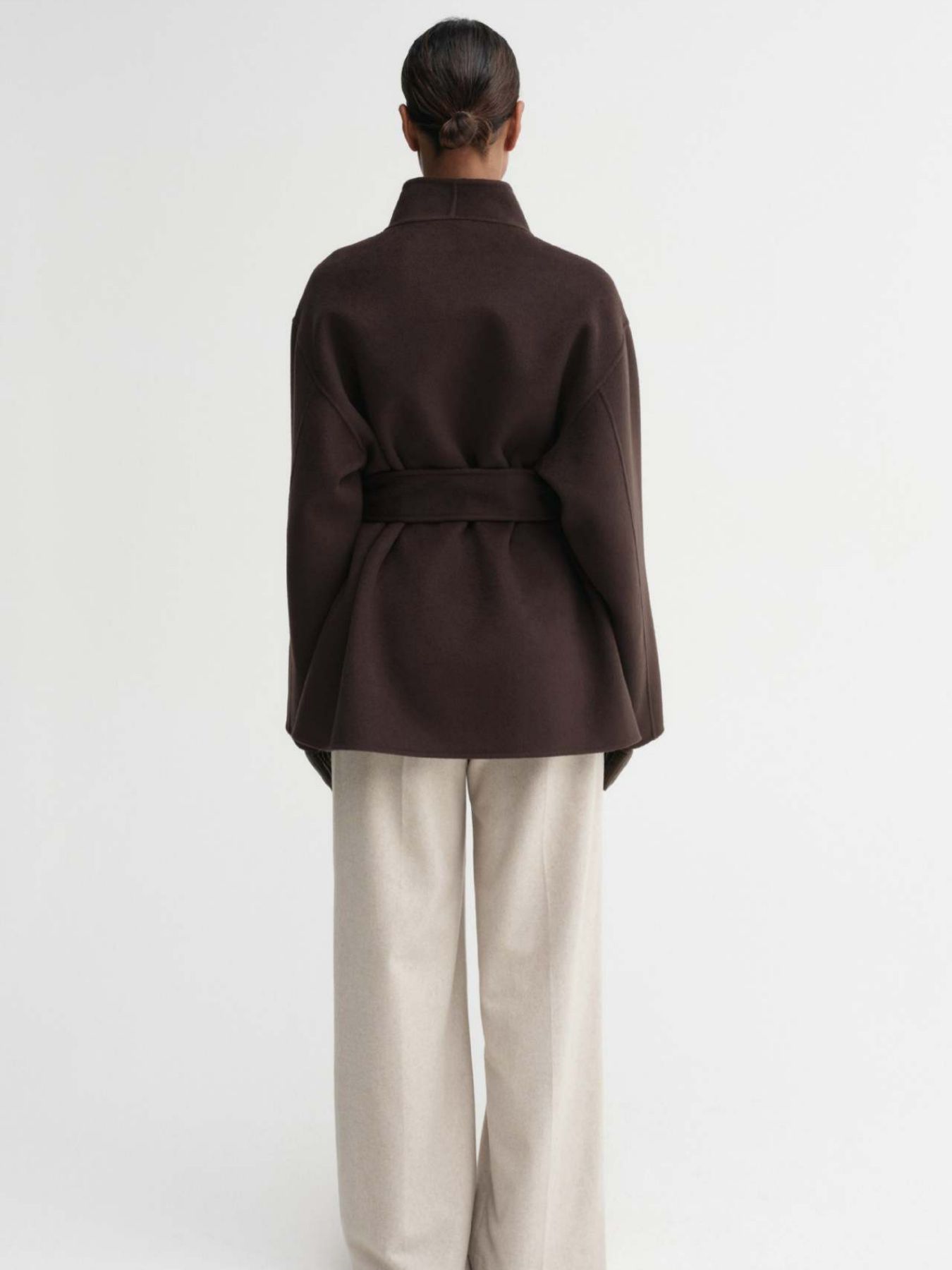 Marceline – Zwiewna elegancja – Płaszcz z peleryną