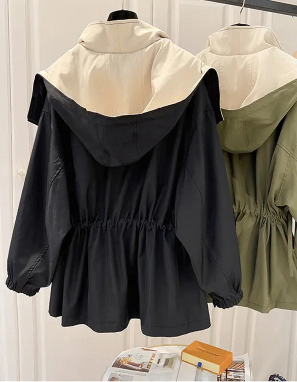 Melissa – Kontrast kolorów – Oversize’owa kurtka