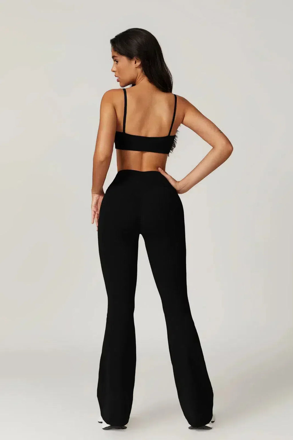 Palmira – Dekolt U – Zestaw sportowy: biustonosz & rozkloszowane legginsy