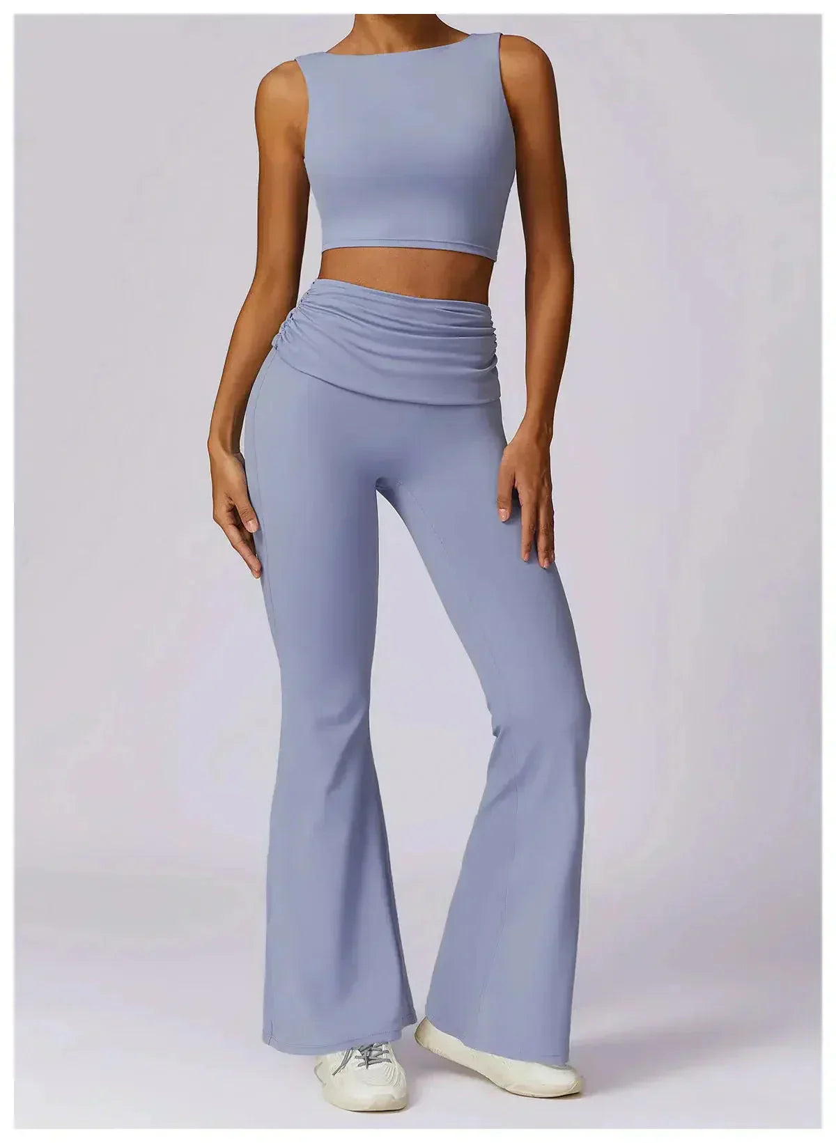 Renata – Top z wkładkami – Rozkloszowany zestaw sportowy