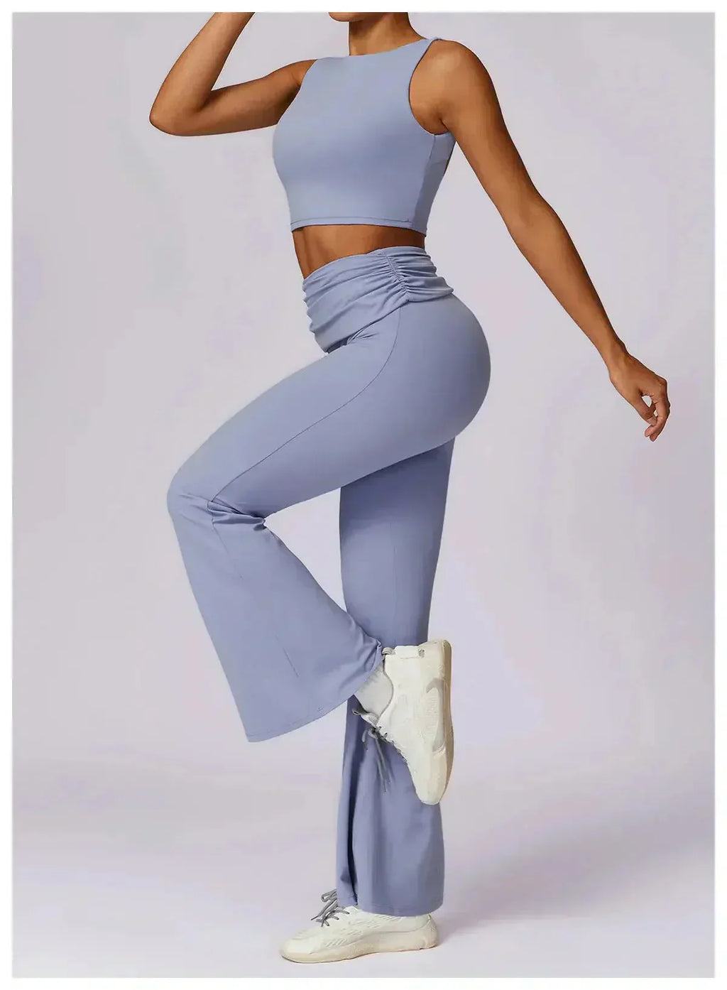 Renata – Top z wkładkami – Rozkloszowany zestaw sportowy