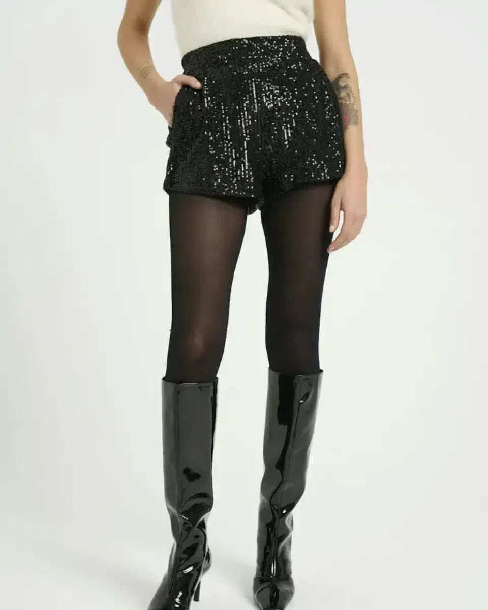 Selora – Cekinowe detale – Aksamitne krótkie spodenki