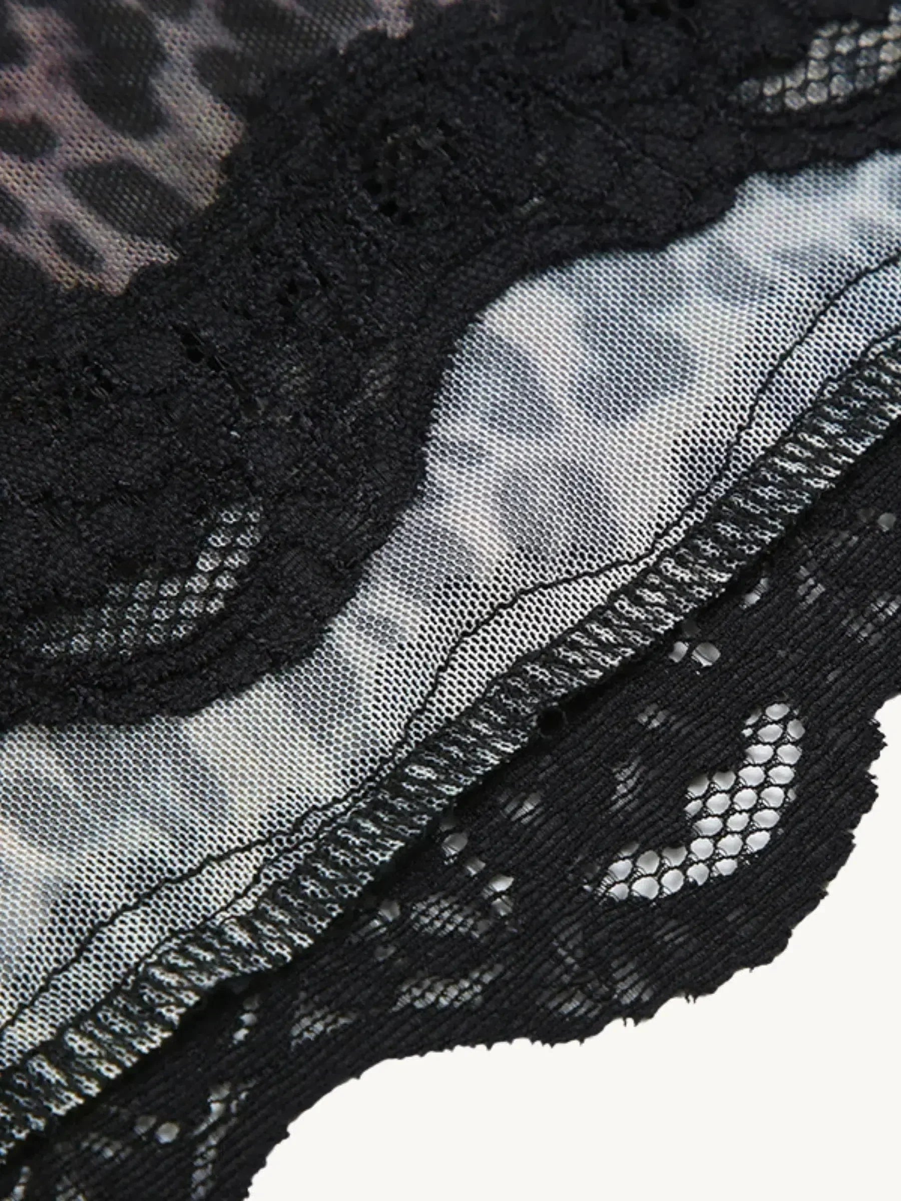 Sicilia – Odważny nadruk w panterkę – Koronkowa spódniczka