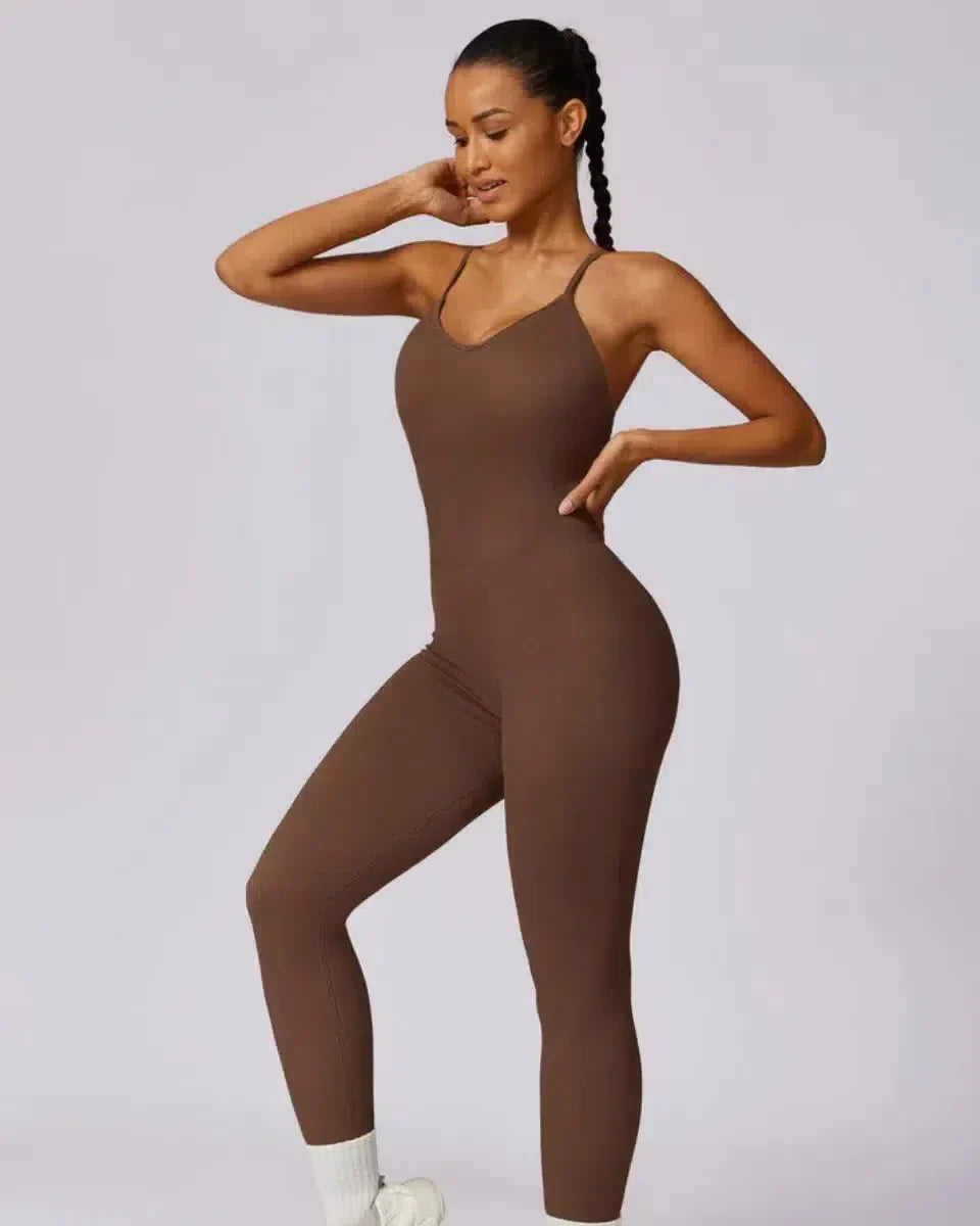 Solara – Dekolt V – Nowoczesny kombinezon sportowy