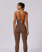 Solara – Dekolt V – Nowoczesny kombinezon sportowy