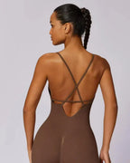 Solara – Dekolt V – Nowoczesny kombinezon sportowy