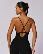 Solara – Dekolt V – Nowoczesny kombinezon sportowy